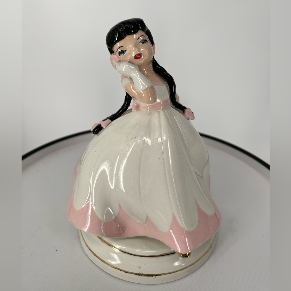 HOLLAND MOLD MID CENTURY BELLE OF THE  BALL DANCING GIRL FIGURINE SOUTHERN‎ BELL
